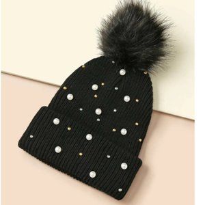 Cap with pompom black gold Winter